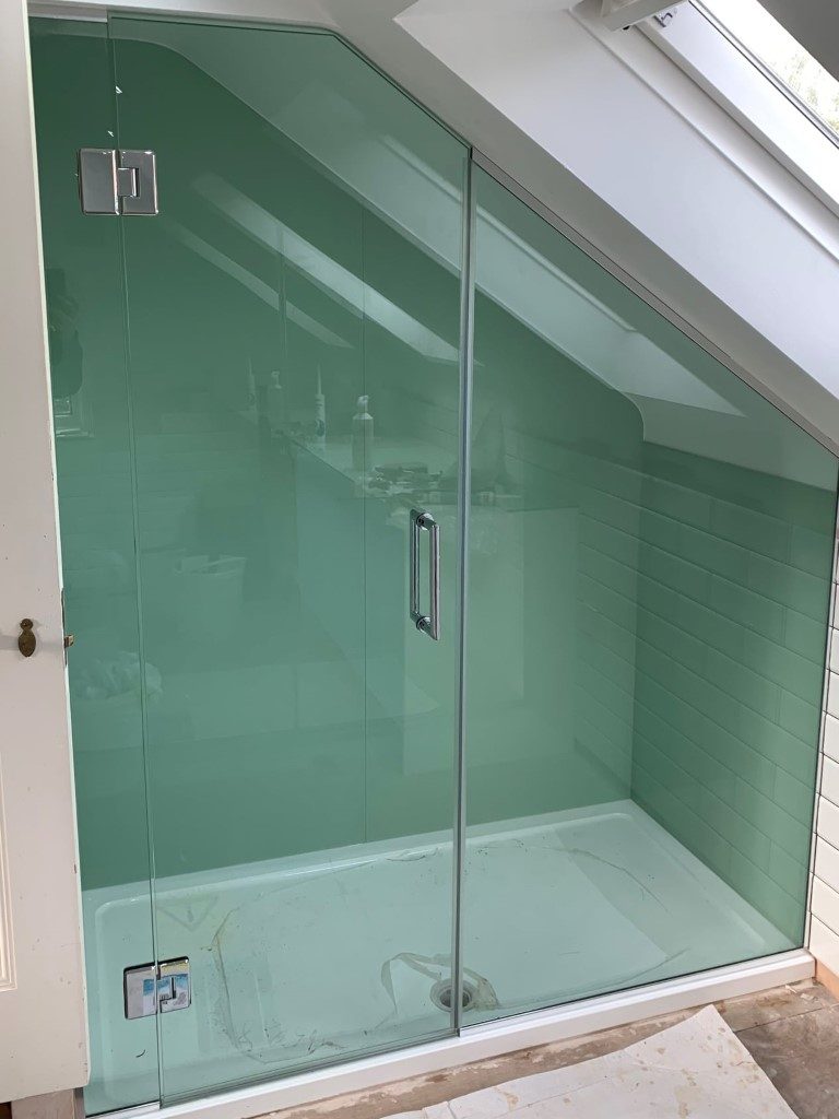 Shower Splashback And Glass Door (2)
